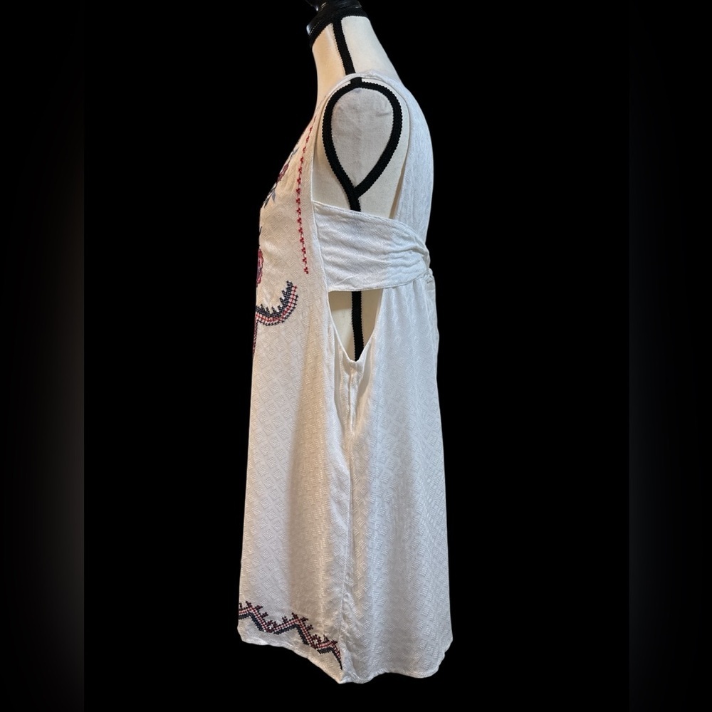 Weavers White Mini Dress with Red Floral Embroidery - Picture 5 of 6